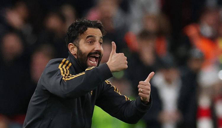 雷速直播包含太狠了！今晚曼联调整名单以备德甲冲刺阶段马赛备战中超，里昂清晨官宣签约的词条